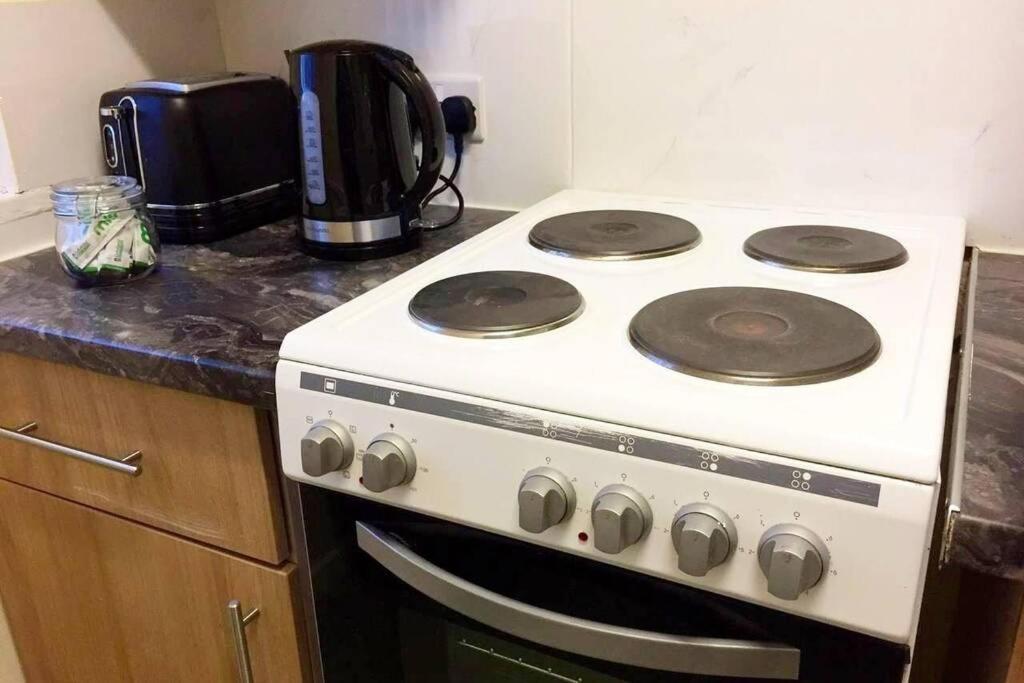 Conveniently Situated 1Bed Apt In Stretford Lejlighed Manchester Eksteriør billede