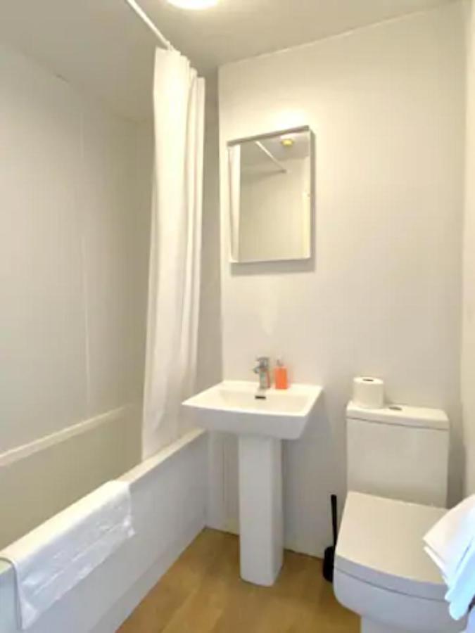 Conveniently Situated 1Bed Apt In Stretford Lejlighed Manchester Eksteriør billede
